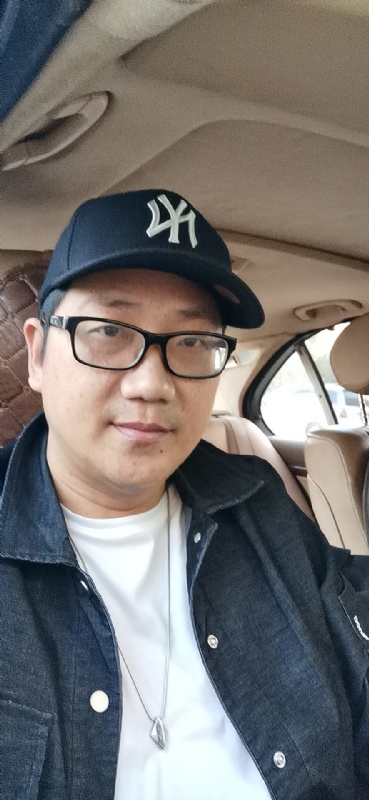 拥抱幸福的第一张照片--福建基督教相亲网